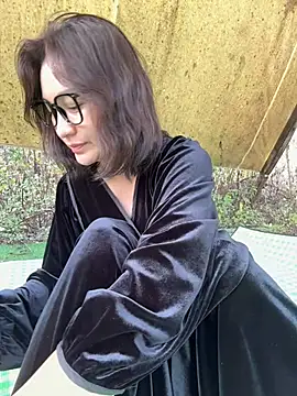 Snapshot of A-ZJunn chatting on March 7, 2026, 7:49 am A-ZJunn online show from March 7, 2026, 7:49 am