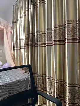 Snapshot of A-ZJunn chatting on April 30, 2026, 12:55 pm A-ZJunn online show from April 30, 2026, 12:55 pm