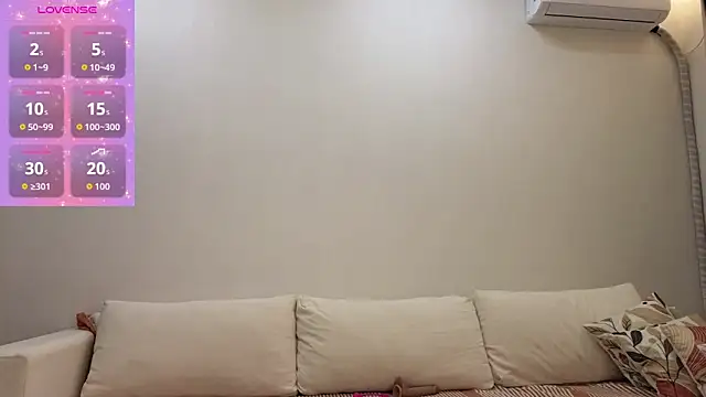 Snapshot of emiliblanc chatting on December 14, 2025, 8:02 pm emiliblanc online show from December 14, 2025, 8:02 pm