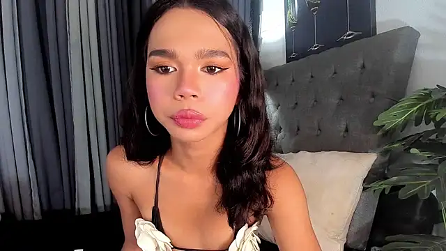 asianpetiteprincess online show from May 20, 2026, 8:04 pm