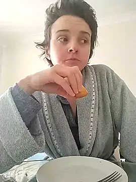 Amy01112 online show from April 26, 2026, 12:47 pm