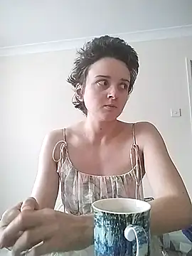 Amy01112 online show from April 29, 2026, 6:25 pm