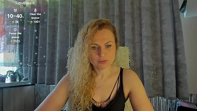 LanaLight x online show from May 18, 2026, 4:57 pm