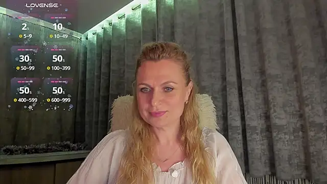 LanaLight x online show from June 6, 2026, 9:19 pm