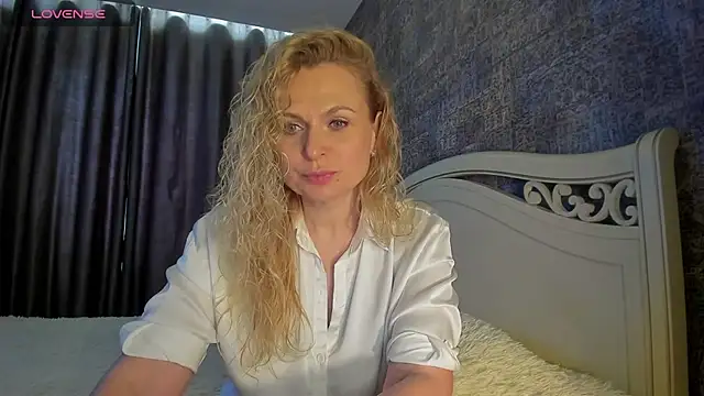 LanaLight x online show from June 11, 2026, 2:15 pm
