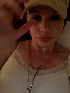 CherryCe online show from December 5, 2025, 8:27 pm