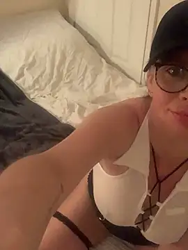CherryCe online show from April 15, 2026, 2:07 am