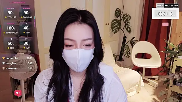 nayomi 34f online show from April 24, 2026, 7:22 am