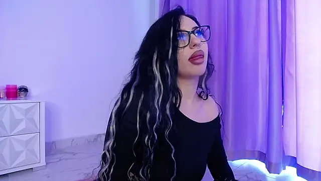 Snapshot of RavenFoxxy chatting on May 30, 2026, 5:37 am RavenFoxxy online show from May 30, 2026, 5:37 am