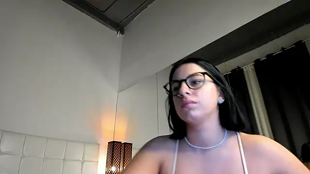 LucyRayy online show from December 19, 2025, 8:38 pm