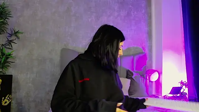 LucyRayy online show from February 25, 2026, 7:56 pm