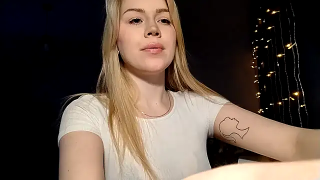 LunaPeony online show from March 11, 2026, 6:25 pm