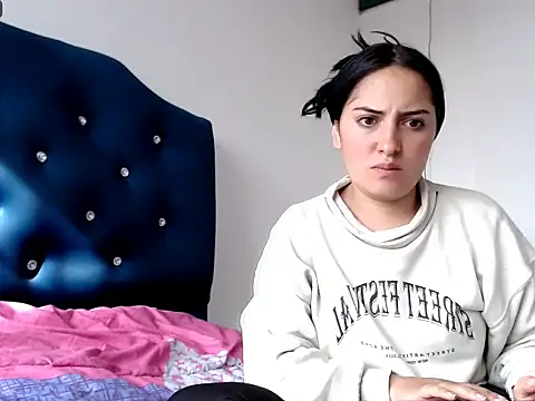 MisNicol online show from April 7, 2026, 1:00 pm