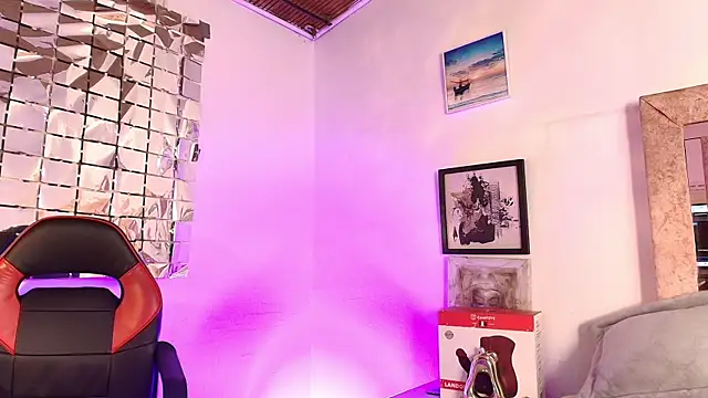ElenaLauren online show from April 25, 2026, 3:20 pm