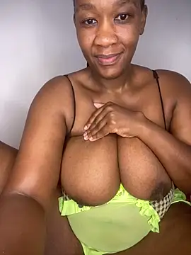 Snapshot of GiantClithpee chatting on December 17, 2025, 11:55 pm GiantClithpee online show from December 17, 2025, 11:55 pm