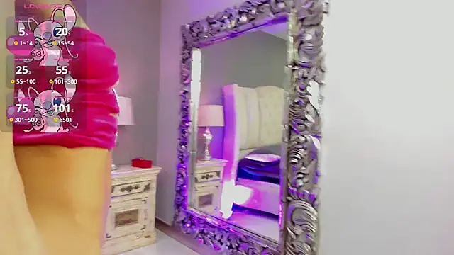 Snapshot of LaraSaint chatting on December 13, 2025, 7:53 pm LaraSaint online show from December 13, 2025, 7:53 pm