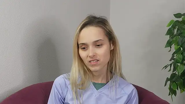 Snapshot of CasieStrawn chatting on December 5, 2025, 8:23 am CasieStrawn online show from December 5, 2025, 8:23 am