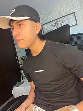 Lander Cruz online show from February 9, 2026, 8:35 pm