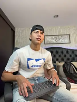 Snapshot of Lander_Cruz chatting on July 13, 2026, 5:38 pm Lander Cruz online show from July 13, 2026, 5:38 pm