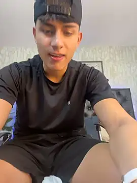 Snapshot of Lander_Cruz chatting on July 22, 2026, 9:17 pm Lander Cruz online show from July 22, 2026, 9:17 pm