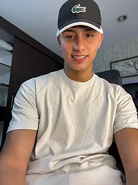 Snapshot of Lander_Cruz chatting on July 25, 2026, 7:11 pm Lander Cruz online show from July 25, 2026, 7:11 pm