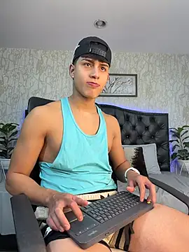 Snapshot of Lander_Cruz chatting on July 31, 2026, 8:52 pm Lander Cruz online show from July 31, 2026, 8:52 pm