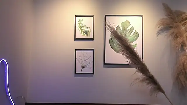 MIAROGGERSS online show from February 10, 2026, 4:16 am