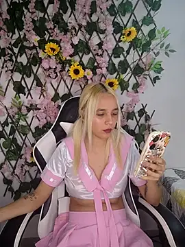 Snapshot of KasumiSophia chatting on April 11, 2026, 12:09 pm KasumiSophia online show from April 11, 2026, 12:09 pm
