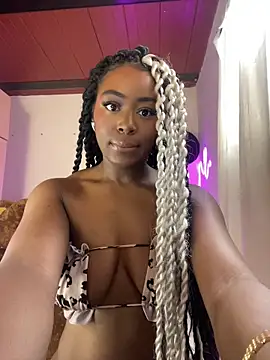 Snapshot of Cynthia_es chatting on June 12, 2026, 1:54 pm Cynthia es online show from June 12, 2026, 1:54 pm