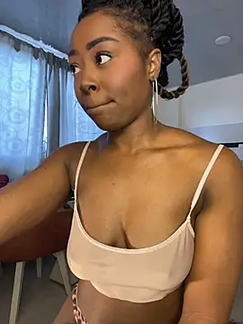Snapshot of Cynthia_es chatting on July 28, 2026, 6:31 pm Cynthia es online show from July 28, 2026, 6:31 pm