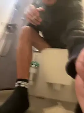 Snapshot of andresbale chatting on March 22, 2026, 7:45 am andresbale online show from March 22, 2026, 7:45 am