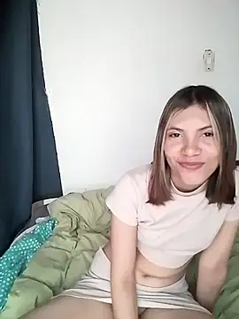 Snapshot of Sweetprouble_17 chatting on December 16, 2025, 8:47 pm Sweetprouble 17 online show from December 16, 2025, 8:47 pm