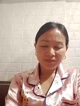 Lili-123k online show from April 29, 2026, 3:32 am