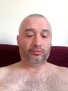 Olomoucak1982 online show from May 5, 2026, 4:26 pm