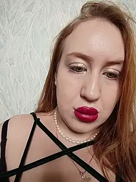 ElonaFox online show from December 3, 2025, 5:33 pm