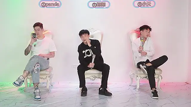 Snapshot of OUBA-boy chatting on December 2, 2025, 4:35 pm OUBA-boy online show from December 2, 2025, 4:35 pm