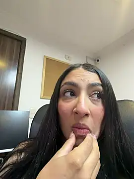 Snapshot of lya__brown chatting on June 26, 2026, 10:19 am lya brown online show from June 26, 2026, 10:19 am