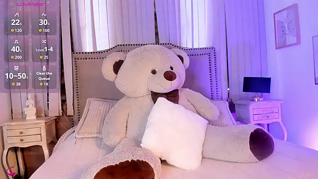 Snapshot of lya__brown chatting on July 2, 2026, 12:33 pm lya brown online show from July 2, 2026, 12:33 pm
