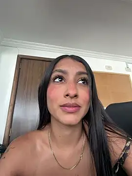 Snapshot of lya__brown chatting on July 8, 2026, 1:37 pm lya brown online show from July 8, 2026, 1:37 pm