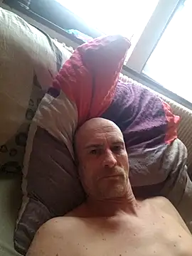 Snapshot of MR_P_Solo_Bassbitch chatting on April 14, 2026, 2:45 pm MR P Solo Bassbitch online show from April 14, 2026, 2:45 pm