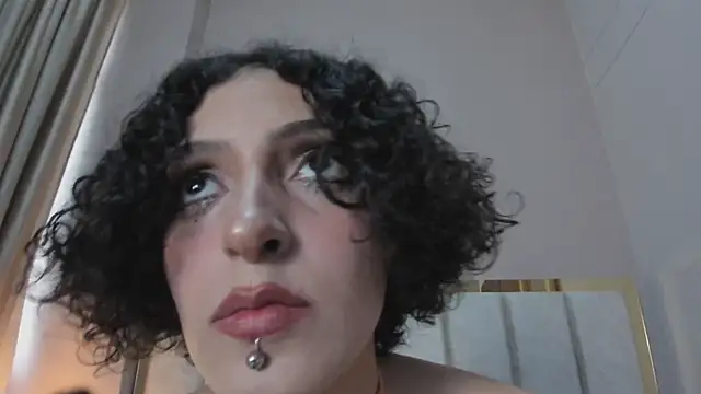LyraVendrell online show from April 30, 2026, 7:53 pm