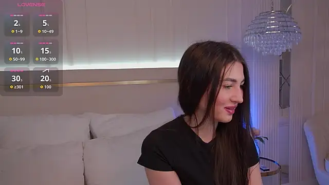 LisaDeviss online show from February 4, 2026, 1:06 pm