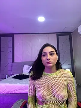 Snapshot of Niicoletta_White chatting on December 17, 2025, 10:05 pm Niicoletta White online show from December 17, 2025, 10:05 pm