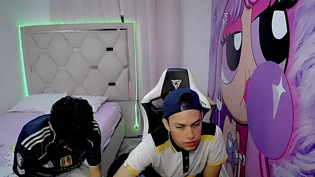 Snapshot of THE_VIPS_TWINK chatting on December 3, 2025, 9:35 pm THE VIPS TWINK online show from December 3, 2025, 9:35 pm