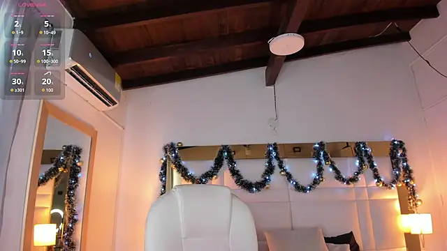 Zoei Moon online show from December 13, 2025, 7:53 pm