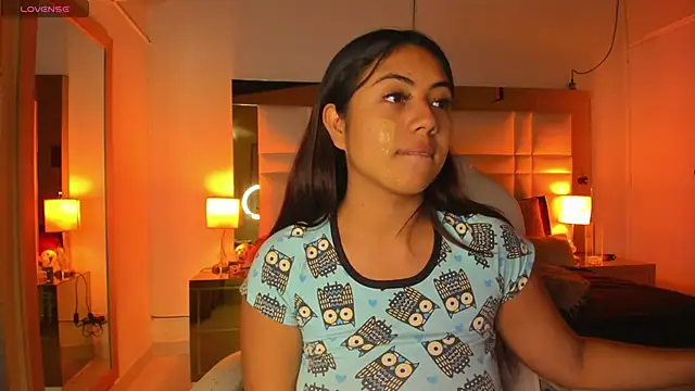 Snapshot of Zoei_Moon chatting on June 16, 2026, 7:05 pm Zoei Moon online show from June 16, 2026, 7:05 pm