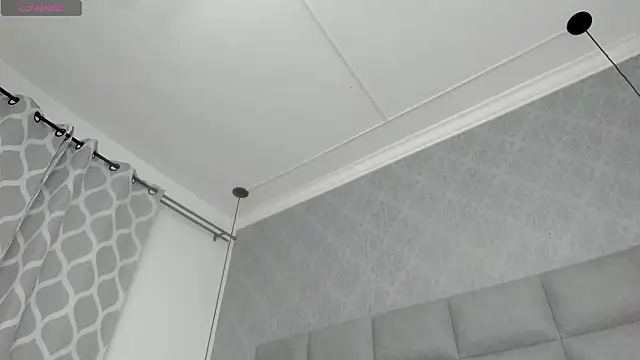 emilyy r online show from February 27, 2026, 6:52 pm