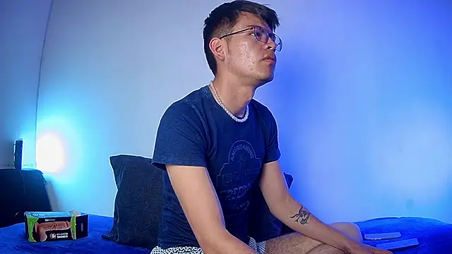 nicolatinboy online show from February 16, 2026, 9:11 pm