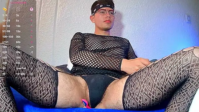 nicolatinboy online show from May 6, 2026, 9:09 pm