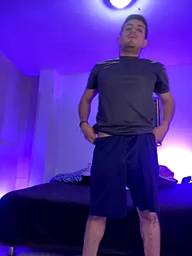 williamsmiiths16 online show from December 19, 2025, 4:03 pm